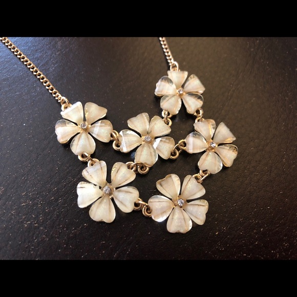 NWT The Limited Elegant Floral Statement Necklace - Picture 3 of 5